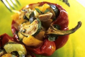 nutri-book.gr_gemistes-kokkines-piperies-me-laxanika
